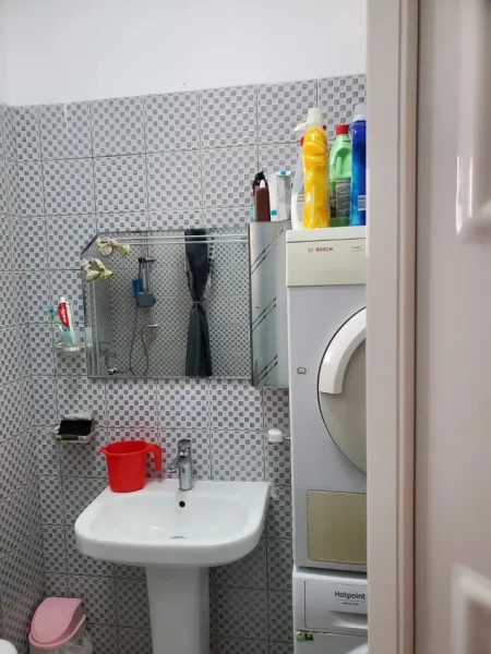 Tirane, shitet apartament 1+1 Kati 8, 63 m² 95.000 € (Shitet Super Apartament 1+1 ne Ybzerisht ME HIPOTEKE.)