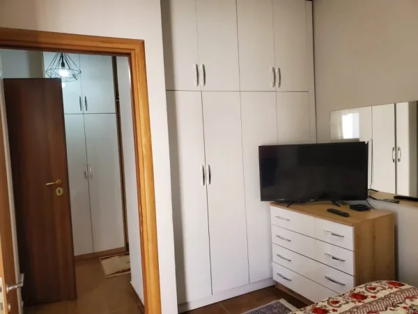 Tirane, shitet apartament 1+1 Kati 8, 63 m² 95.000 € (Shitet Super Apartament 1+1 ne Ybzerisht ME HIPOTEKE.)