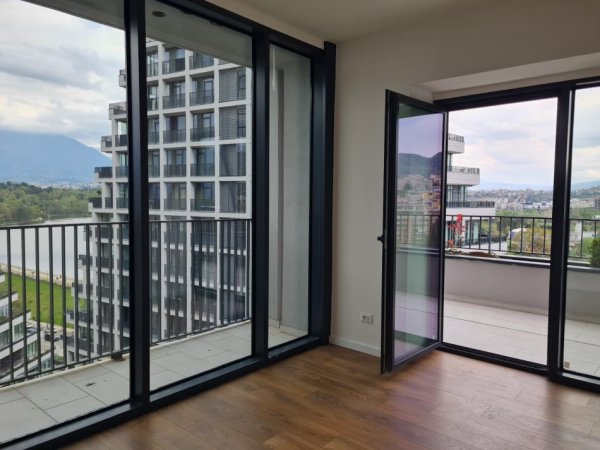 Tirane, jepet me qera apartament 3+1+Ballkon Kati 5, 140 m² 1.500 € (Lake View)