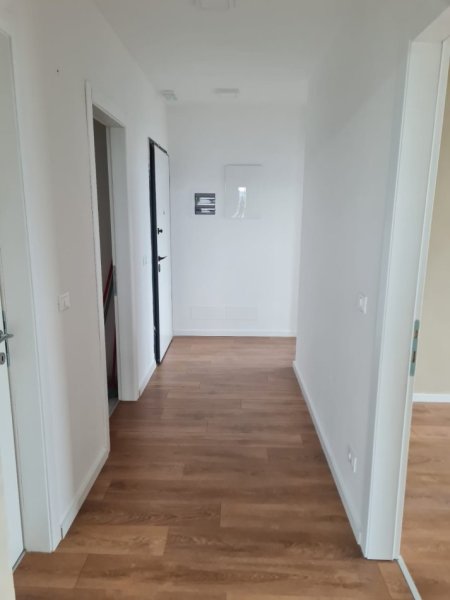 Tirane, jepet me qera apartament 3+1+Ballkon Kati 5, 140 m² 1.500 € (Lake View)