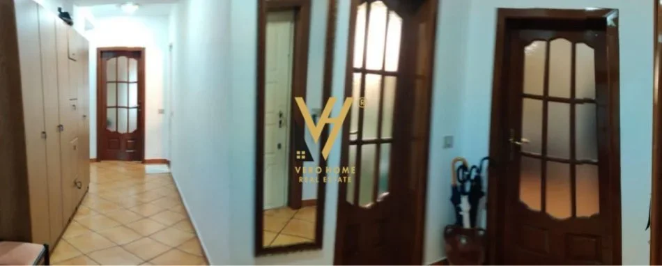 Tirane, shitet apartament 2+1+Ballkon Kati 5, 114 m² 229.000 € (BLLOK)