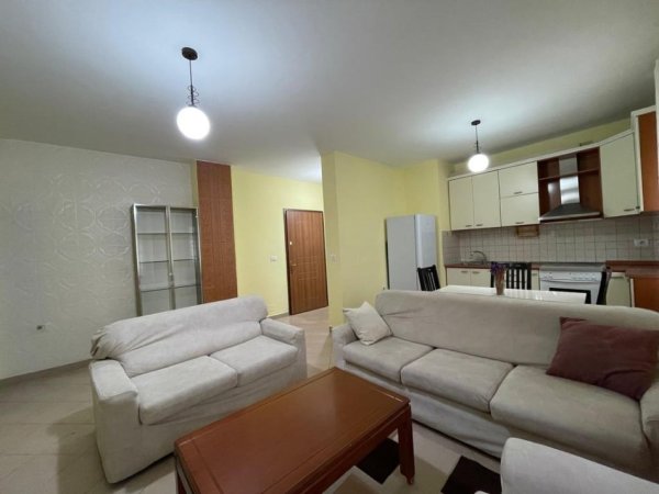 Tirane, jepet me qera apartament 1+1+Ballkon Kati 4, 73 m² 450 € (don bosko)