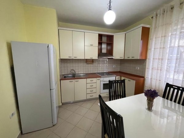 Tirane, jepet me qera apartament 1+1+Ballkon Kati 4, 73 m² 450 € (don bosko)