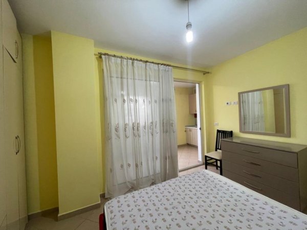 Tirane, jepet me qera apartament 1+1+Ballkon Kati 4, 73 m² 450 € (don bosko)
