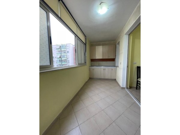 Tirane, jepet me qera apartament 1+1+Ballkon Kati 4, 73 m² 450 € (don bosko)