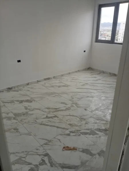 Tirane, shitet apartament 2+1 Kati 5, 104 m² 83.000 € (Kamez kompleksi Demollari 2)