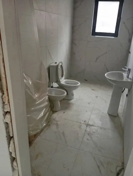 Tirane, shitet apartament 2+1 Kati 5, 104 m² 83.000 € (Kamez kompleksi Demollari 2)