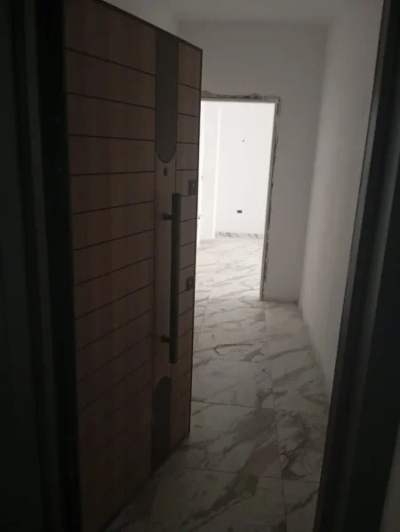 Tirane, shitet apartament 2+1 Kati 5, 104 m² 83.000 € (Kamez kompleksi Demollari 2)