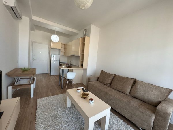Tirane, jepet me qera apartament 1+1 Kati 10, 65 m² 550 € (21 Dhjetori Kompleksi Kontakt)