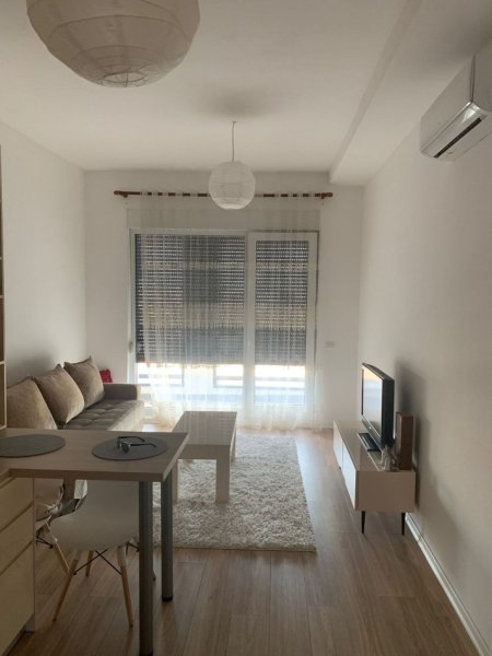 Tirane, jepet me qera apartament 1+1 Kati 10, 65 m² 550 € (21 Dhjetori Kompleksi Kontakt)