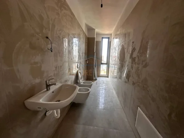 Tirane, shitet apartament 1+1 Kati 9, 80 m² 175.000 € (Jordan Misja)