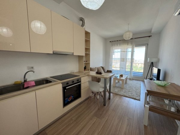 Tirane, jepet me qera apartament 1+1 Kati 10, 65 m² 550 € (21 Dhjetori Kompleksi Kontakt)