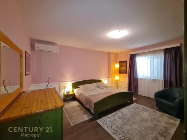 Tirane, jepet me qera apartament 2+1 Kati 1, 120 m² 800 € (Kinostudio)