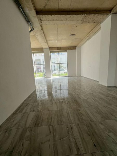 Tirane, jepet me qera apartament 1+1 Kati 0, 177 m² 1.000 € (Siri Kodra)