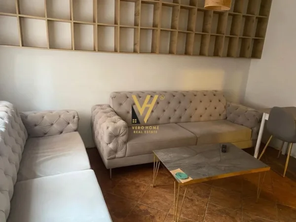 Tirane, jepet me qera apartament 1+1+Ballkon Kati 3, 45 m² 700 € (BLLOKU)