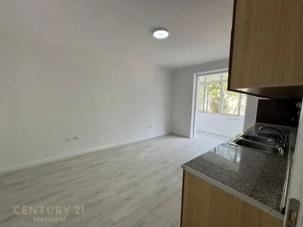 Tirane, shitet apartament 2+1 Kati 2, 64 m² 146.000 € (Rruga Asim Vokshi)