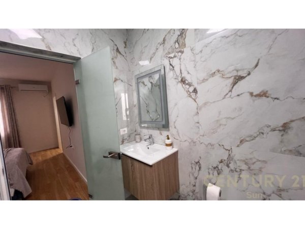 Tirane, jepet me qera apartament 1+1 Kati 2, 84 m² 600 € (Rruga Mihal Grameno)