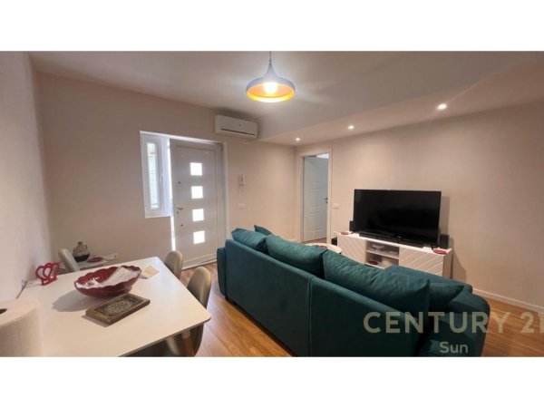 Tirane, jepet me qera apartament 1+1 Kati 2, 84 m² 600 € (Rruga Mihal Grameno)