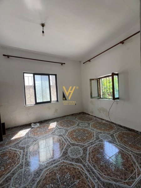 Tirane, jepet me qera shtepi 2+1+Ballkon Kati 0, 90 m² 350 € (RRUGA BAB REXHA)