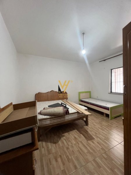 Tirane, jepet me qera shtepi 2+1+Ballkon Kati 0, 90 m² 350 € (RRUGA BAB REXHA)
