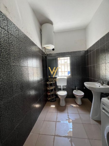 Tirane, jepet me qera shtepi 2+1+Ballkon Kati 0, 90 m² 350 € (RRUGA BAB REXHA)
