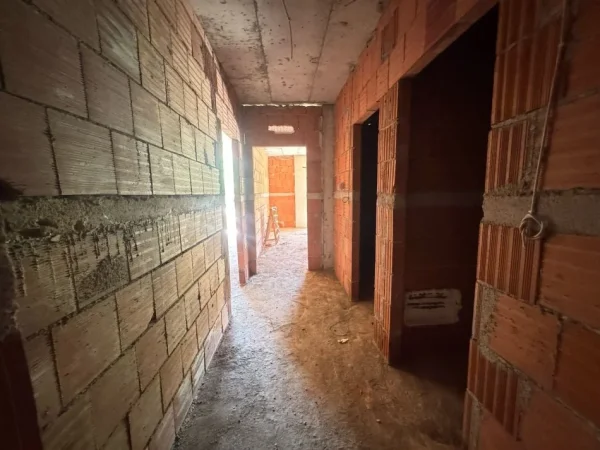 Tirane, shitet apartament 1+1+Ballkon Kati 3, 77 m² 154.800 € (Liqeni i Thate)