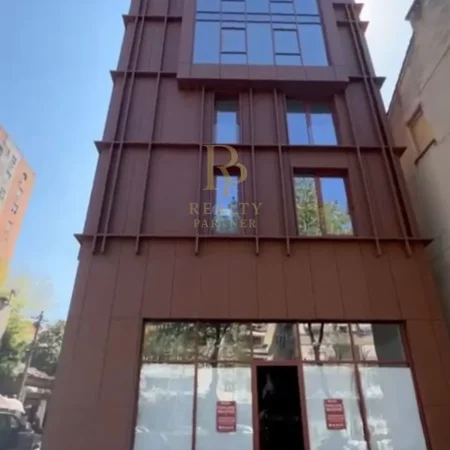 Tirane, jepet me qera ambjent biznesi , 50 m² 1.000 € (Rruga E Kavajes)