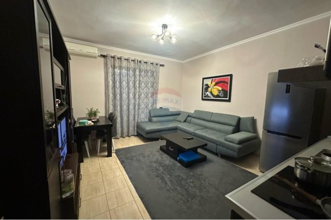 Tirane, jepet me qera apartament 1+1+Ballkon Kati 6, 75 m² 550 € 