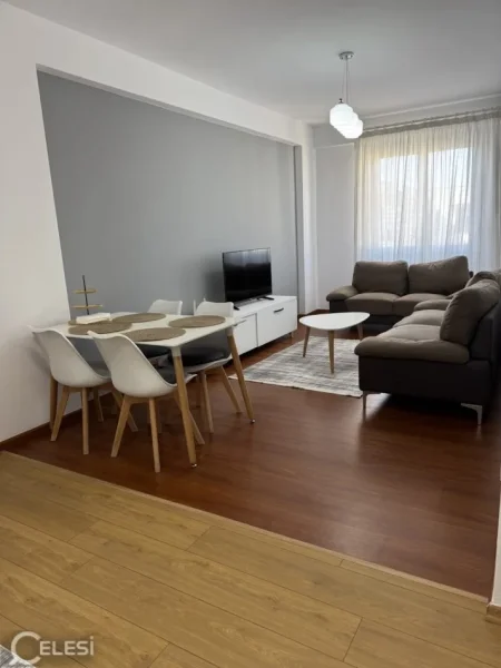 Tirane, jepet me qera apartament 2+1+Ballkon Kati 8, 80 m² 600 € (NDRE MJEDA ISH PARKU)