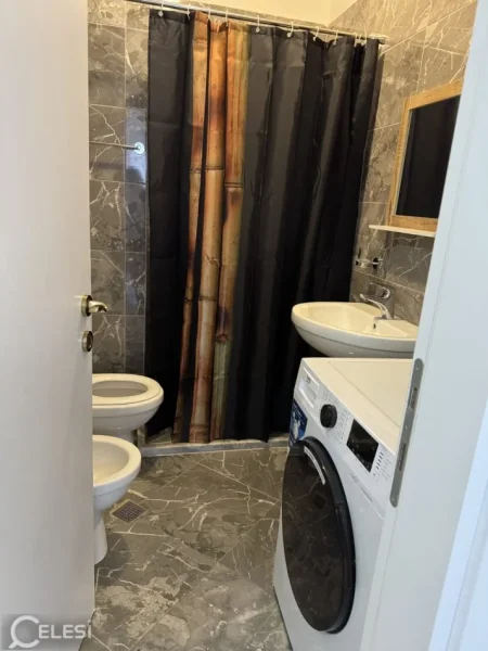Tirane, jepet me qera apartament 2+1+Ballkon Kati 8, 80 m² 600 € (NDRE MJEDA ISH PARKU)