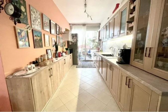 Tirane, shitet apartament 2+1+Ballkon Kati 2, 107 m² 230.000 € 