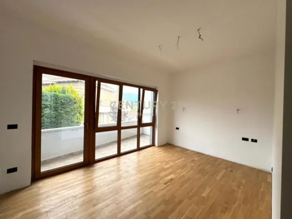Tirane, shitet Vile 3 Katshe Kati 3, 558 m² 1.169.800 € (Neom92882)