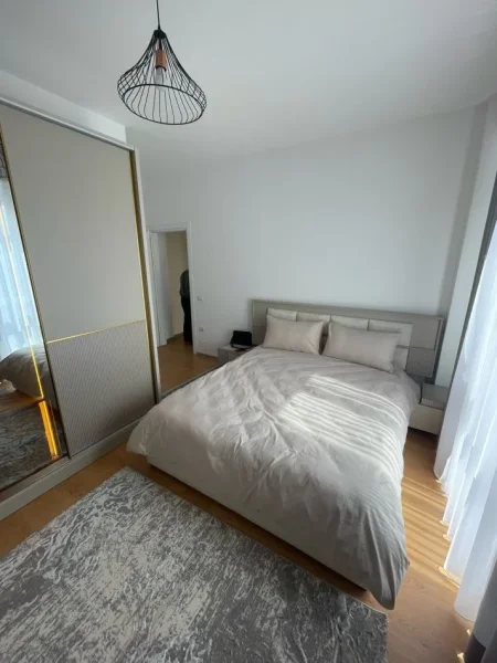 Tirane, jepet me qera apartament 2+1+Ballkon Kati 4, 100 m² 700 € (Fusha e Aviacionit)