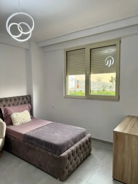 Tirane, jepet me qera apartament 2+1 Kati 2, 75 m² 500 € (Shkoze, Kompleksi Tom Doshi)