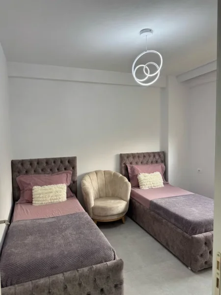 Tirane, jepet me qera apartament 2+1 Kati 2, 75 m² 500 € (Shkoze, Kompleksi Tom Doshi)
