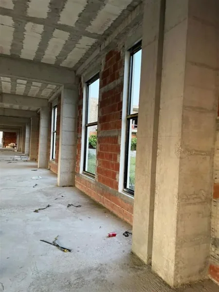 Tirane, jepet me qera magazine Kati 0, 2.000 m² 9.000 € (Rruga Tetova , Kamez)