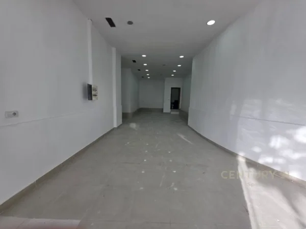 Tirane, jepet me qera dyqan Kati 0, 105 m² 800 € (Rruga e Elbasanit)