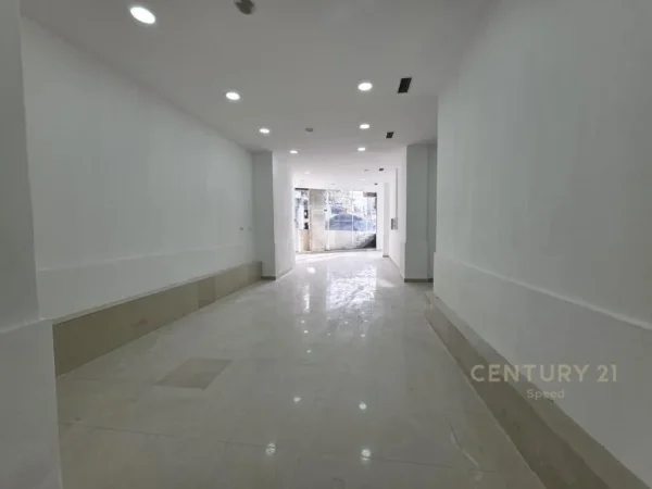 Tirane, jepet me qera dyqan Kati 0, 105 m² 800 € (Rruga e Elbasanit)