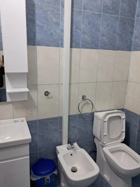 Tirane, jepet me qera 2+1 Kati 2, 90 m² 500 € (500 m larg spitalit te Kafsheve ,Sauk)
