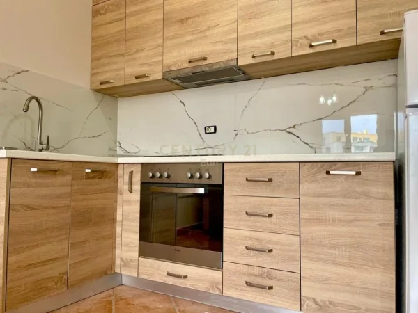 Durres, shitet apartament 1+1+Ballkon Kati 4, 65 m² 65.000 € (shkembi i kavajes)