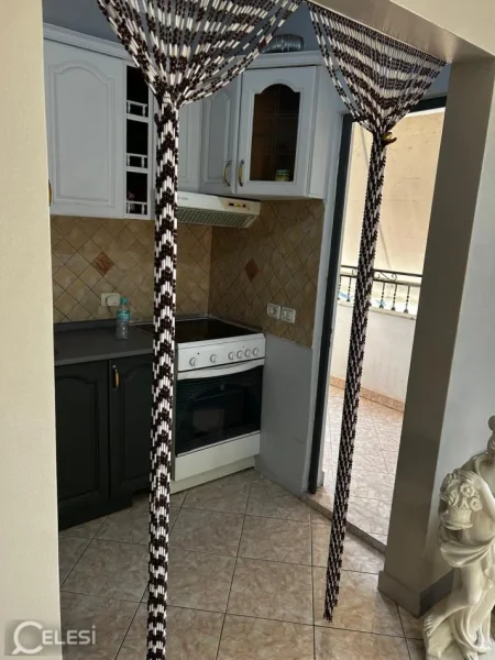 Tirane, jepet me qera apartament 2+1+Ballkon Kati 6, 80 m² 420 € (LAPRAKE)
