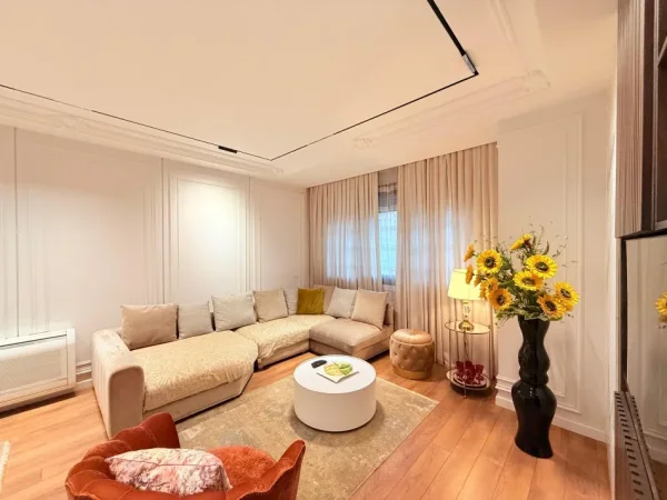 Tirane, jepet me qera apartament 2+1 Kati 3, 120 m² 1.500 € (Rruga e Barrikadave)