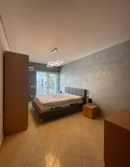 Tirane, shitet apartament Kati 4, 98 m² 190.000 € (Rruga kavajes)