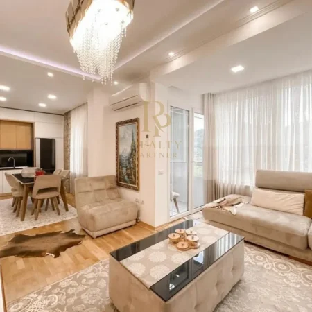 Tirane, shitet apartament 3+1+Ballkon Kati 4, 123 m² 250.000 € (Kopeshti Botanik)