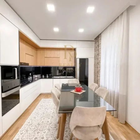 Tirane, shitet apartament 3+1+Ballkon Kati 4, 123 m² 250.000 € (Kopeshti Botanik)