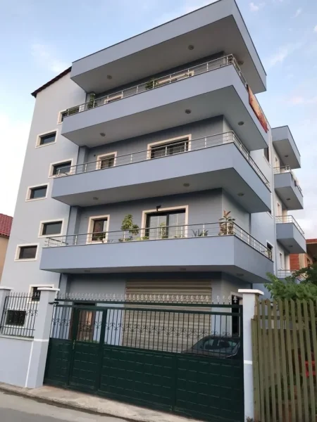 Tirane, shitet apartament 3 Katshe Kati 4, 700 m² 1.000.000 € (YZBERISHT)