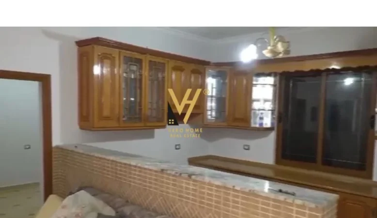 Fier, shitet shtepi 3+1+Ballkon Kati 0, 400 m² 78.000 € (PATOS)