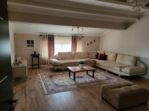 Tirane, jepet me qera apartament 2+1 Kati 6, 8 m² 600 € (SIRI KODRA)