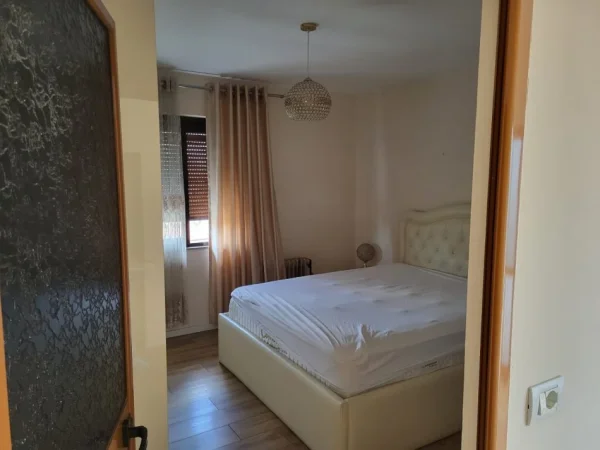 Tirane, jepet me qera apartament 2+1 Kati 6, 8 m² 600 € (SIRI KODRA)