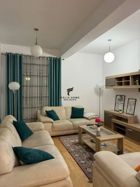 Tirane, jepet me qera apartament 3+1 Kati 3, 170 m² 1.200 € (SAUK)